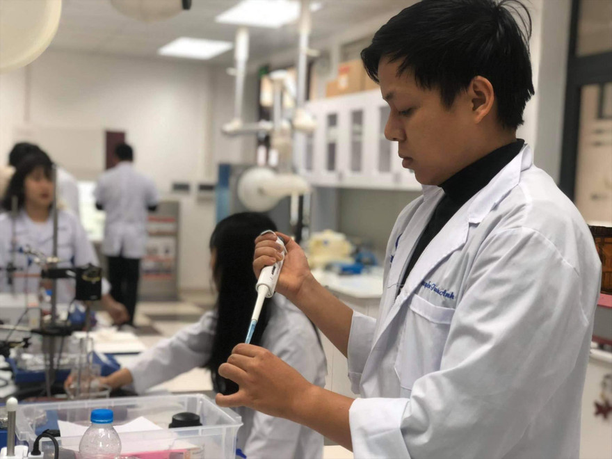 Xây dựng các nhóm nghiên cứu mạnh trong các trường đại học là một trong những giải pháp để phát triển khoa học - công nghệ trong thời gian tới. Ảnh: Diệp An