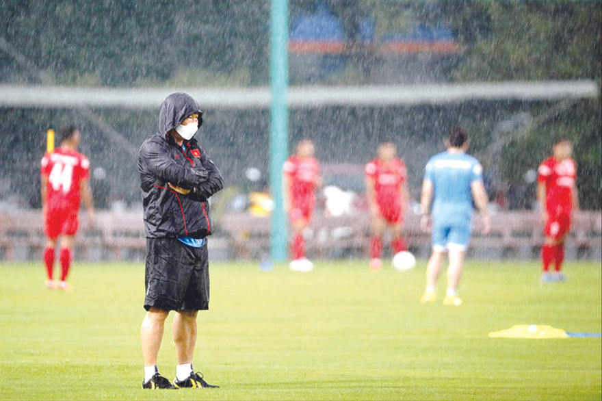 HLV Park Hang Seo từng muốn để trợ lý dẫn dắt đội U22 Việt Nam nhưng phải từ bỏ ý định do áp lực Ảnh: Anh Tú 