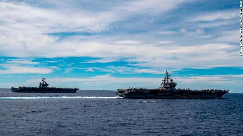 Năm ngoái, hai tàu sân bay Mỹ USS Nimitz và USS Ronald Reagan đi vào Biển Ðông. Ảnh: US Navy ​