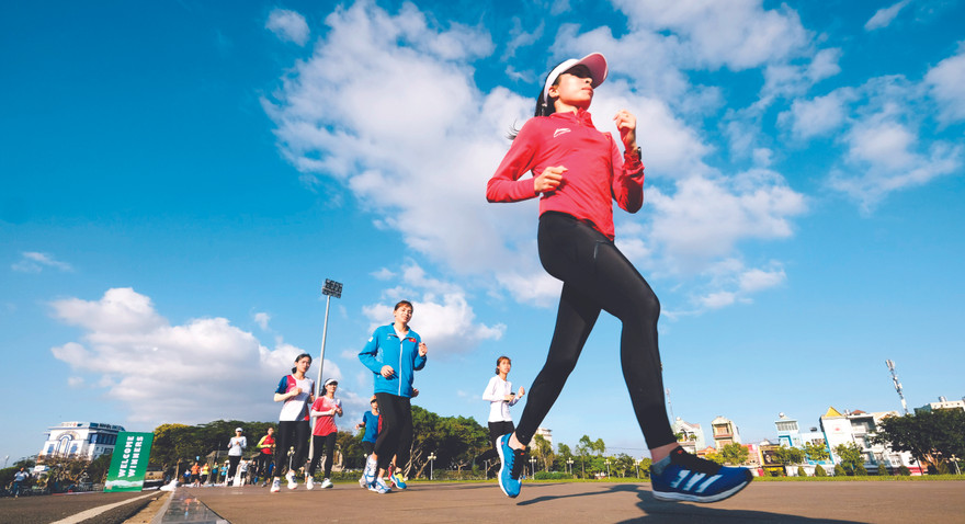 Các VÐV tranh thủ những buổi tập cuối cùng trước khi giải đấu khai mạc tại Quảng trường Ðại Ðoàn Kết. Ảnh: Mạnh Thắng