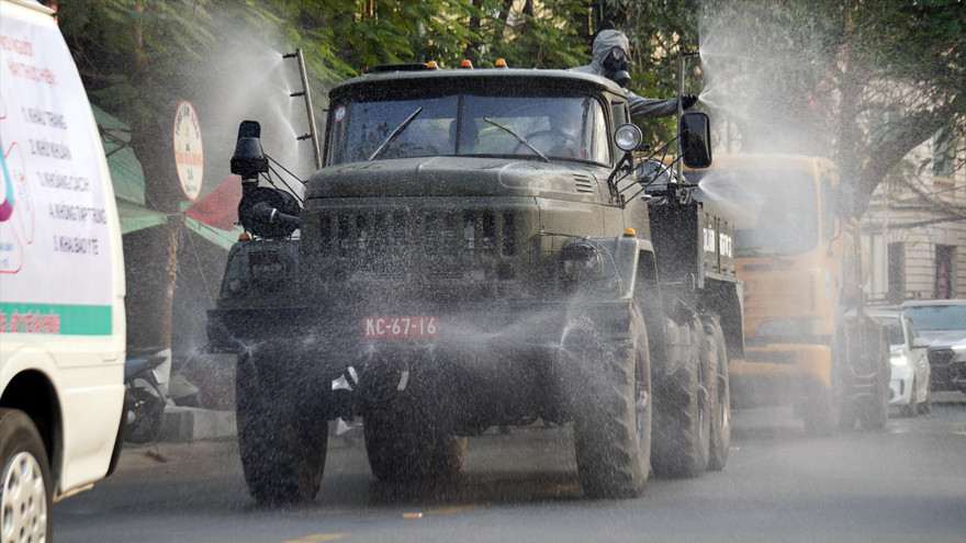 Hải Phòng phun khử khuẩn phòng chống COVID-19 