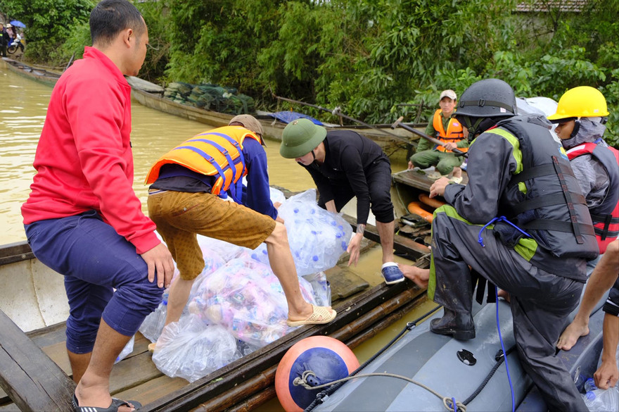 Hơn 20.000 suất quà đã đến người dân vùng lũ kịp thời nhất
