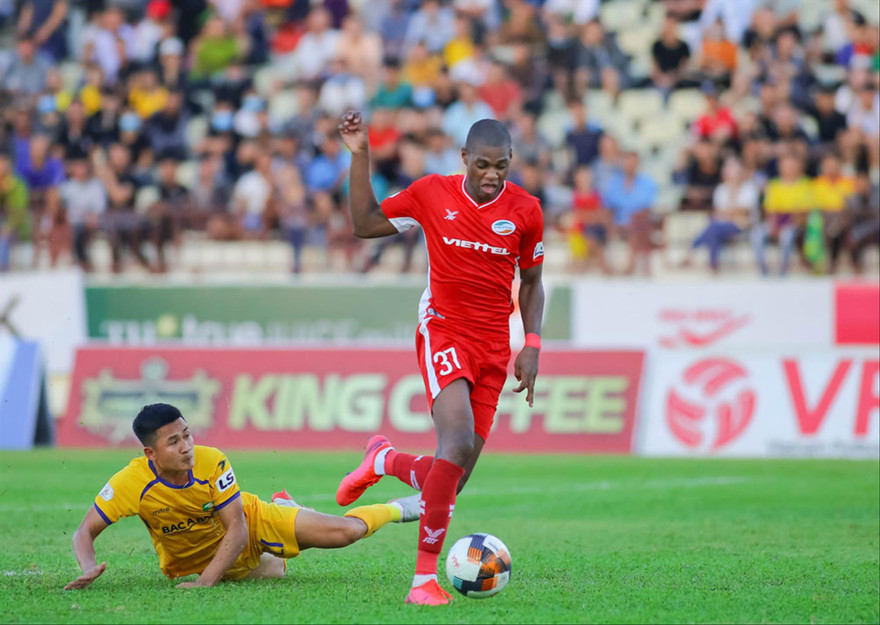 Các đội bóng Việt Nam dễ dàng lao đao mỗi khi các ông bầu gặp khó về tài chính 