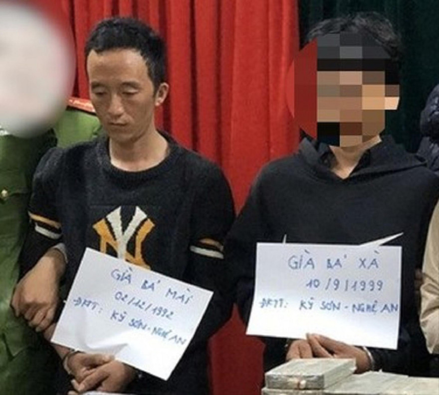 Bị can Già Bá Mài (bìa trái) - người tử vong trong trại tạm giam hôm 18/8 