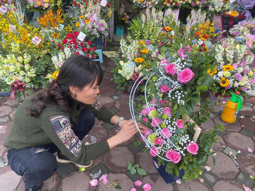 Hàng hoa vắng khách dù giảm giá mạnh dịp 20/10 