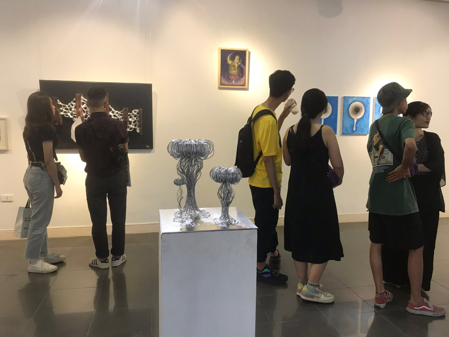 Triển lãm “Mời bạn vào” thu hút người xem trong ngày khai mạc 