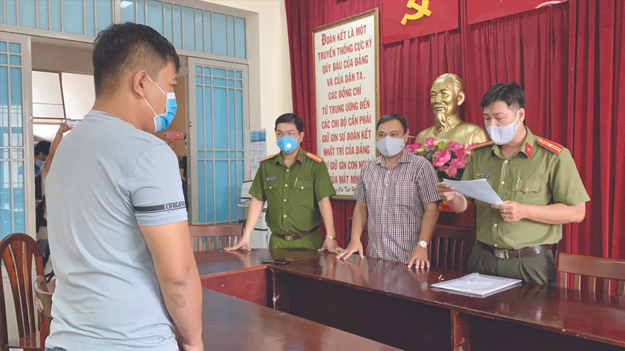 Ngày 30/3, tài xế N.V.Đ bị Công an quận Tân Phú triệu tập đến làm việc và xử phạt vi phạm 10 triệu đồng. 