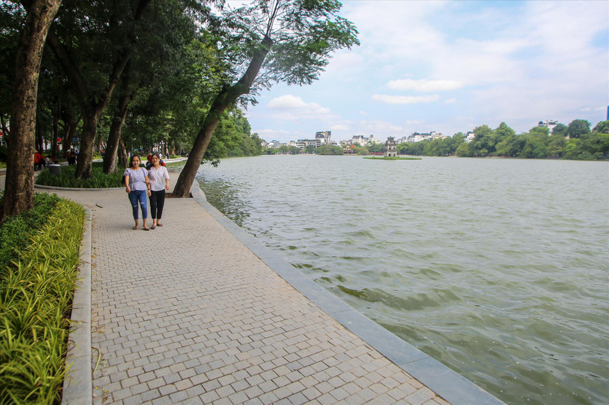 Dự án chỉnh trang, cải tạo, kè hồ Hoàn Kiếm đã phát huy được giá trị di sản, đóng góp vào việc giữ gìn kiến trúc, cảnh quan chung của Hà Nội Ảnh: Duy Phạm 