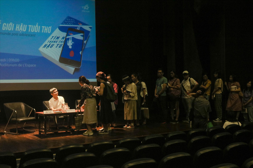 Giới trẻ quan tâm đến cuốn sách nói về chính họ