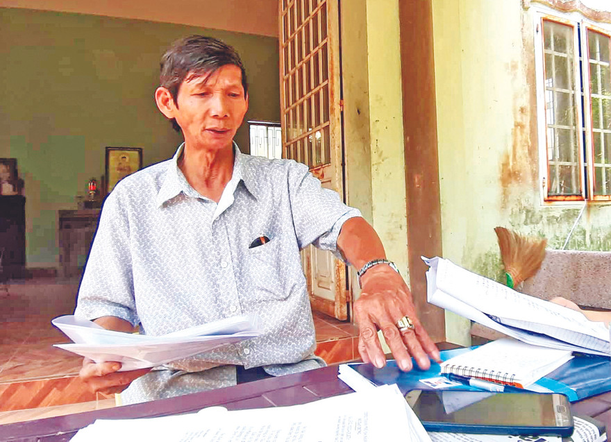 Ông Nguyễn Văn Côi trình bày sự việc với phóng viên Tiền Phong cách đây 2 năm về trước . Ảnh: Nguyễn Thành ​