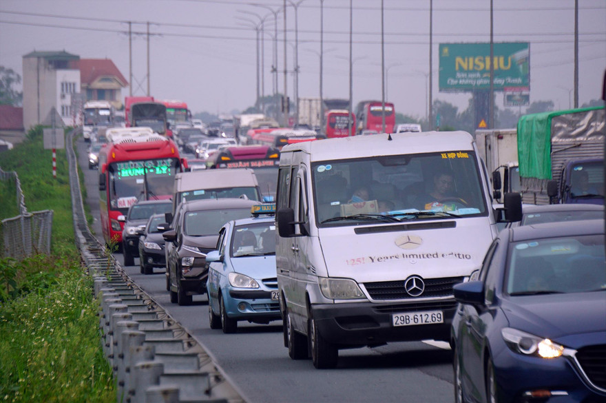 Cao tốc Pháp Vân - Ninh Bình ùn tắc dịp nghỉ lễ Ảnh: Nguyễn Hoàn