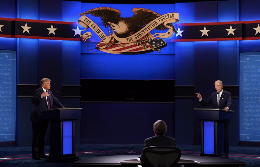 Hai đối thủ Donald Trump và Joe Biden trong vòng đối đầu thứ nhất ảnh: AP 