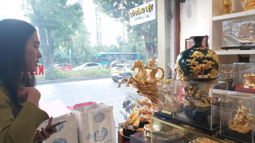 Quà tặng dát vàng 24k cao cấp cũng nhận được sự quan tâm đặc biệt của khách hàngẢnh: Võ Hóa 