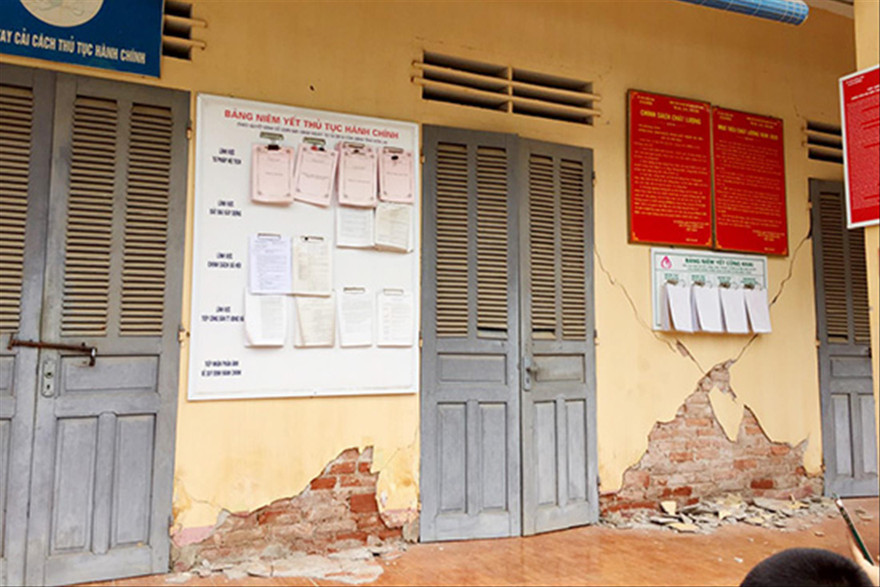 Trận động đất trưa 27/7 cùng 11 dư chấn sau đó khiến nhiều công trình xây dựng tại huyện Mộc Châu bị hư hại Ảnh: Báo Sơn La 