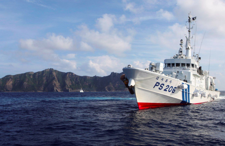Một tàu tuần duyên Nhật Bản tuần tra gần quần đảo Senkaku/Điếu Ngư ảnh: Reuters