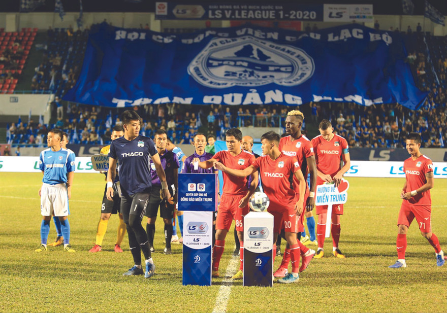 HAGL cất quá nửa trụ cột trên ghế dự bị ở trận thua 1-3 Quảng Ninh hôm 20/10 Ảnh: Anh Tú 