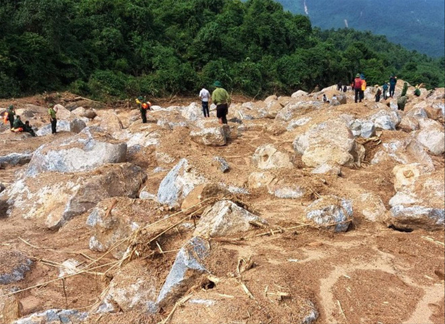 Hiện trường vụ sạt lở núi 