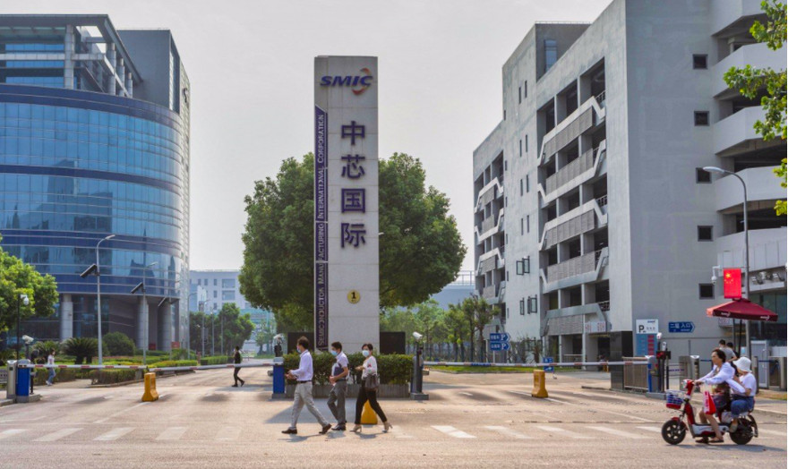 Trước trụ sở SMIC tại Thượng Hải. Ảnh: EPA-EFE 