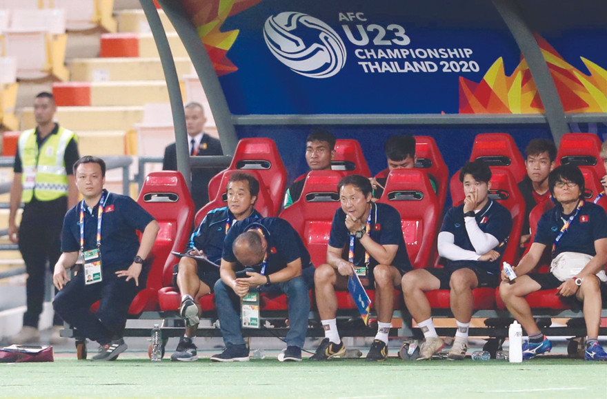 HLV Park Hang Seo cũng bất lực khi gặp khó về lực lượng ảnh: HỮU PHẠM 