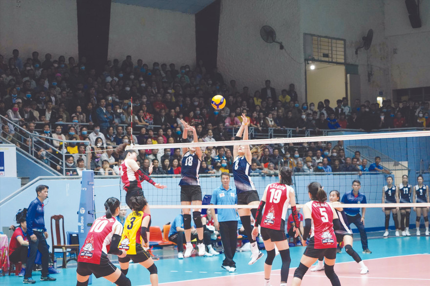 Bóng chuyền nữ Việt Nam ngày càng tụt hậu khi so sánh với sự tiến bộ của Thái Lan ảnh: T.N 