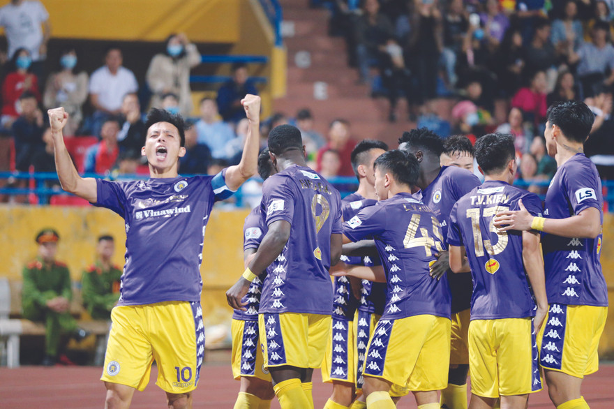 Hà Nội loại Sài Gòn khỏi cuộc đua vô địch bằng trận thắng đậm 4-2 ảnh: NHƯ Ý 