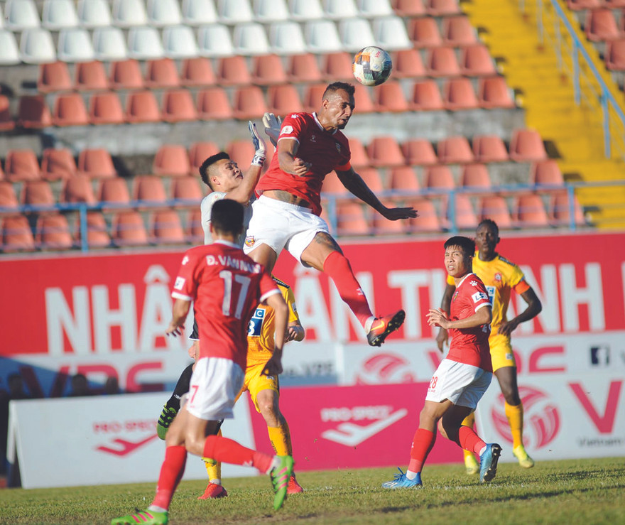  Sau thời gian nghỉ chống dịch, nhiều cầu thủ không đảm bảo phong độ khi trở lại tập luyện, đấu tập ảnh: VPF 
