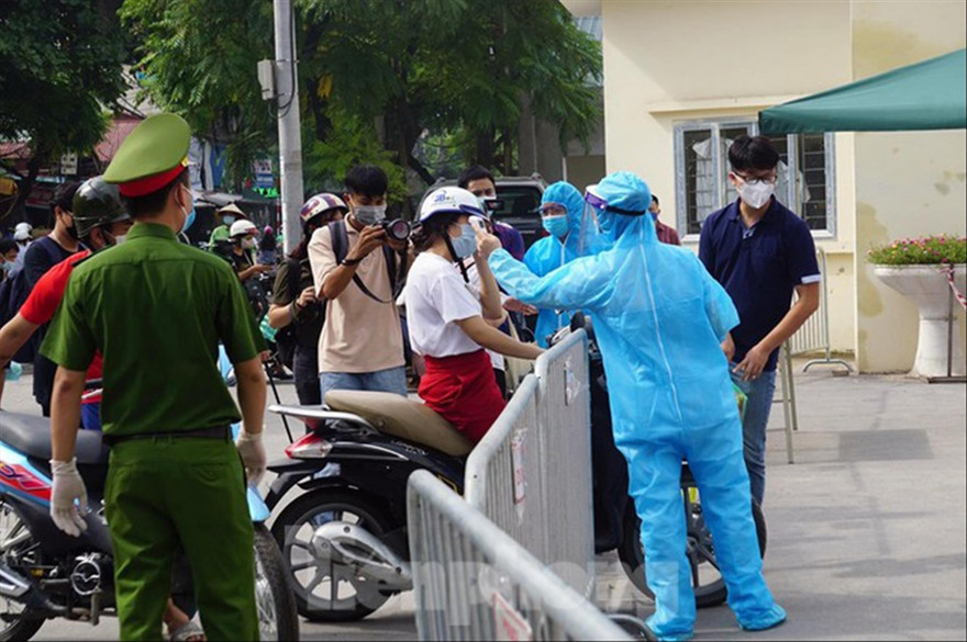 Bệnh viện E triển khai biện pháp phòng, chống dịch khi có trường hợp nghi mắc đến từ Phú Thọ ngày 20/8 Ảnh: Nguyễn Hoàn