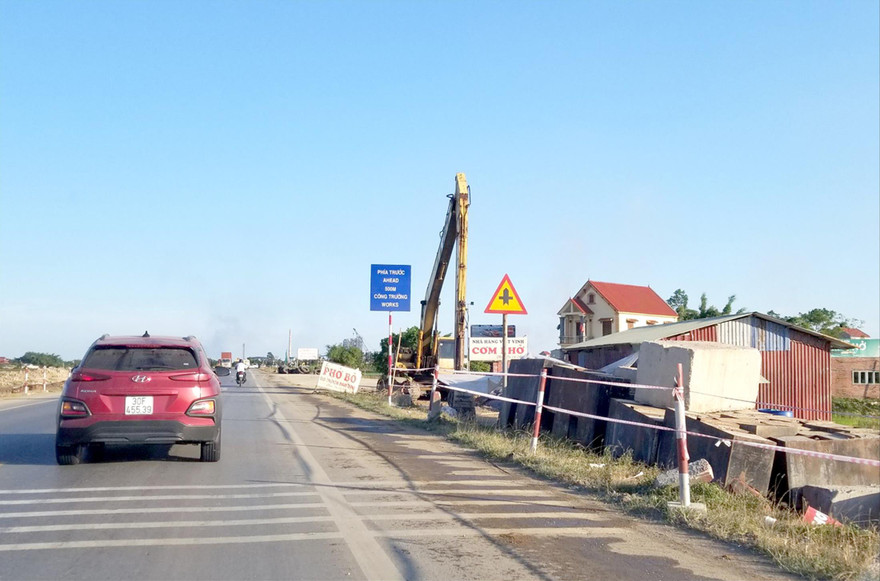 Thi công đoạn cao tốc Cao Bồ - Mai Sơn, 1 trong 11 đoạn cao tốc Bắc - Nam giai đoạn 2017-2020 Ảnh: L.H.Việt 