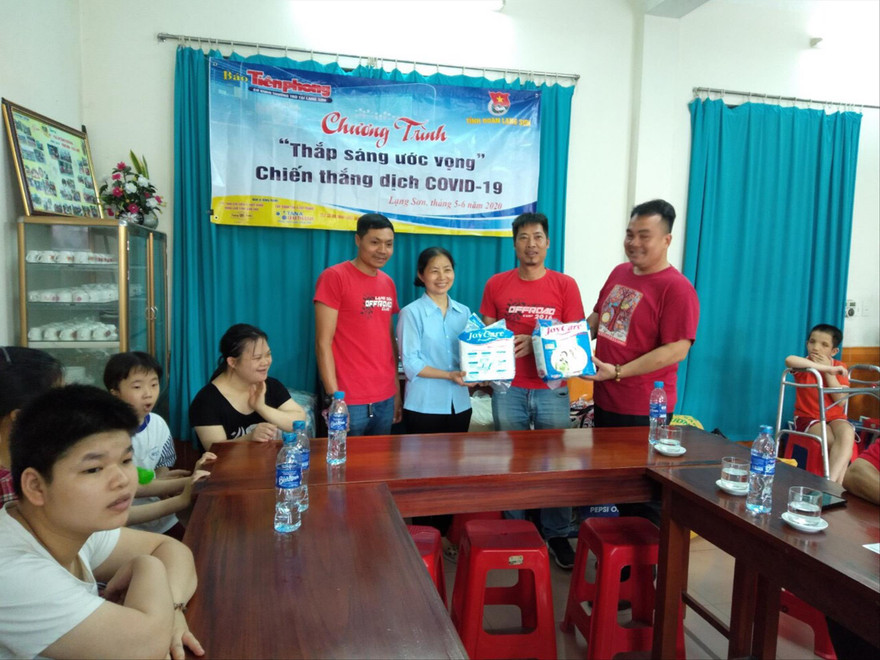 Nhiều phần quà thiết thực giúp Mái ấm Vinh Sơn 