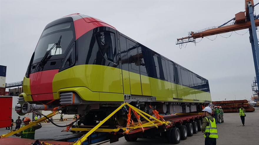 Đoàn tàu tuyến Nhổn - ga Hà Nội được vận chuyển từ Hải Phòng về Hà Nội vào tháng 10/2020 