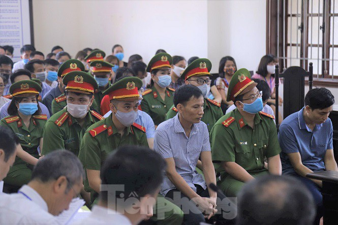 Xét xử vụ gian lận thi ở Hòa Bình: 'Con tôi bị nâng điểm, mong điều tra làm rõ'