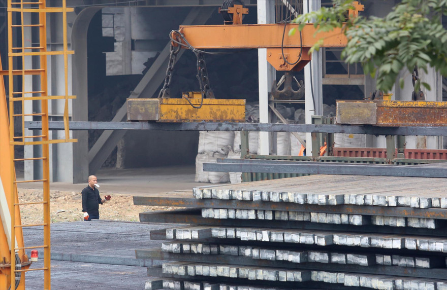 Nhiều doanh nghiệp gặp khó khăn vì thiếu nguyên liệu sản xuất Ảnh: CẢNH KỲ 