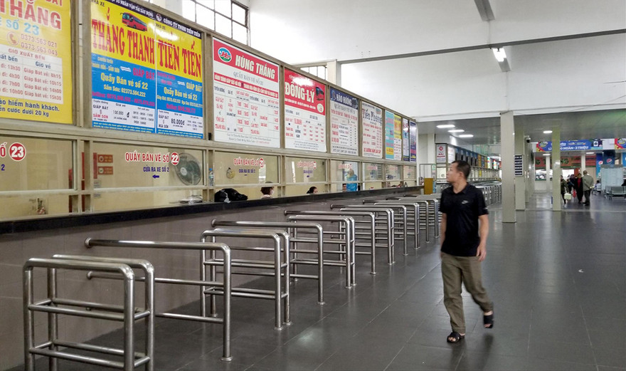 Bến xe Giáp Bát (Hà Nội) vắng vẻ trong ngày đầu tiên của năm 2020 Ảnh: Phạm Thanh