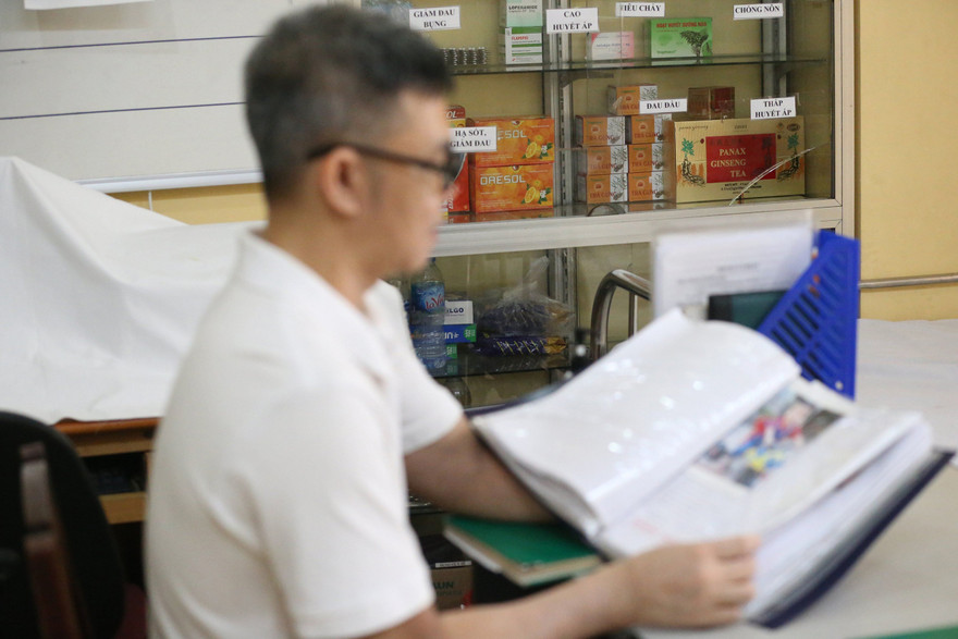 Những trang nhật ký dày cộp viết về hàng trăm bà bầu nhí Ảnh: M.Đ