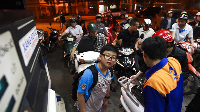 10 ngày tăng giá 2 lần, xăng tiếp tục tăng trên mức kỷ lục.