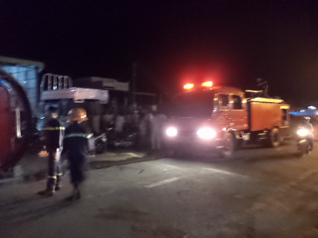 Xe cứu hỏa tới hiện trường vụ cháy