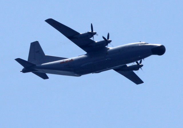 Xuất hiện máy bay trinh sát điện tử Trung Quốc ở giàn khoan