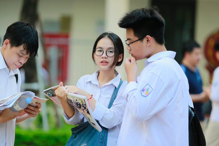 Thí sinh cười vui hào hứng vì đề thi năm nay khá dễ ảnh: Như Ý 