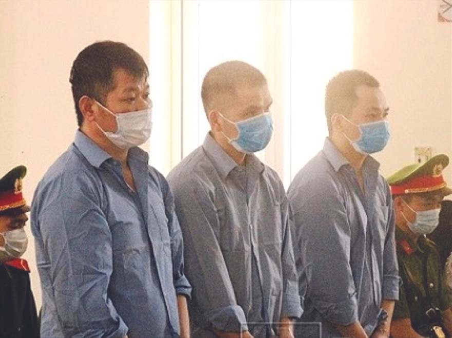 Các bị cáo Thủy, Bằng, Vân tại phiên tòa ngày 29/7 Ảnh: Công an Bắc Kạn 