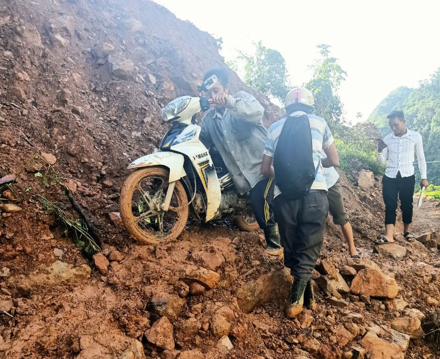 Những giáo viên vùng cao Nghệ An đi cắm bản ​ 