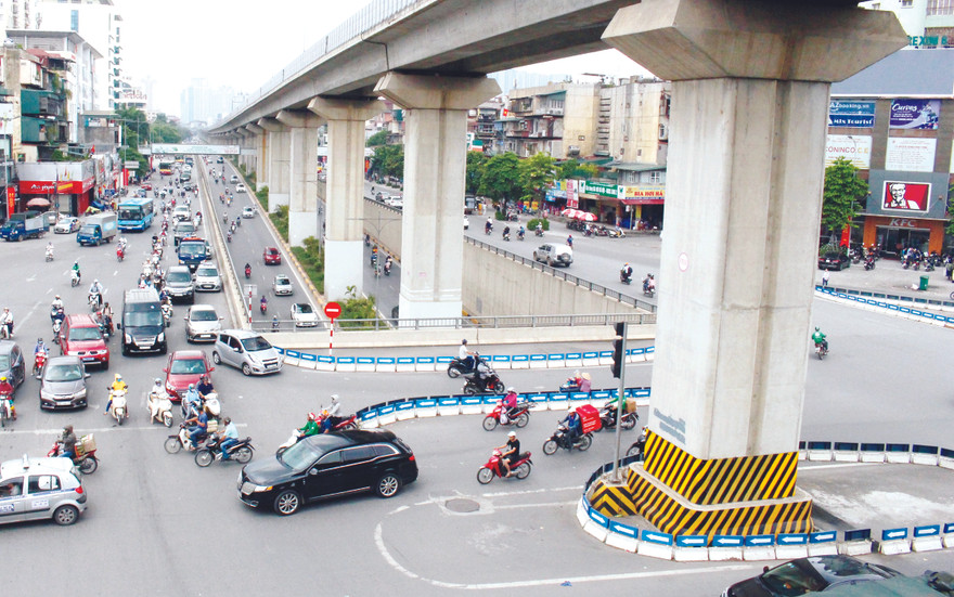  Ðường Nguyễn Trãi - Trần Phú (Hà Ðông) vừa được Sở GTVT cải tạo, tổ chức lại giao thông đồng bộ Ảnh: T.Ðảng