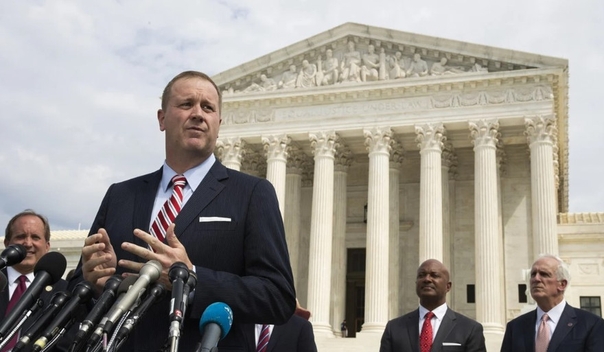 Tổng chưởng lý bang Missouri Eric Schmitt là một trong số các chính trị gia Mỹ được tờ Hoàn Cầu đề cập Ảnh: AP 