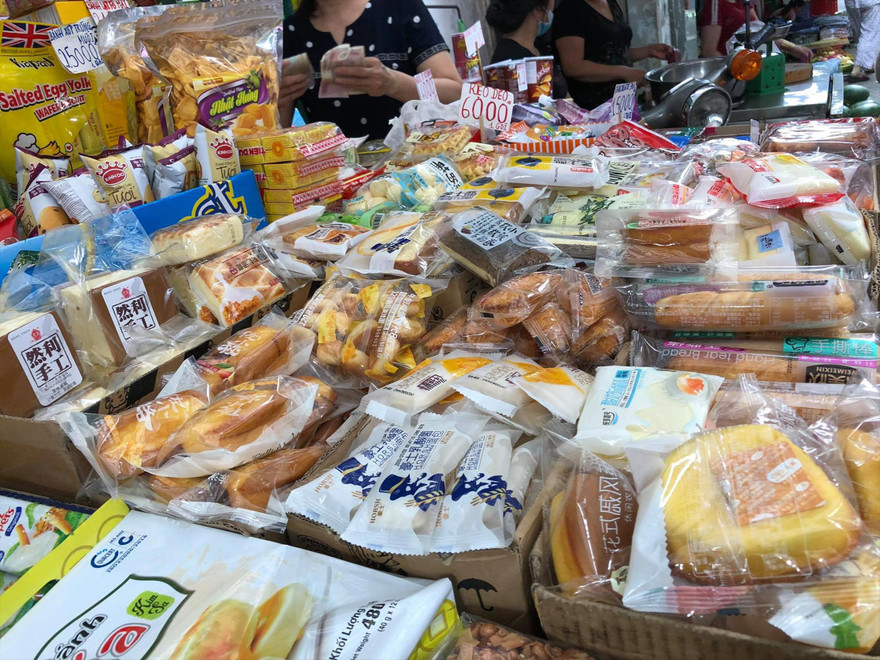 Bánh kẹo ngoại nhập “3 không” tràn ngập thị trường 