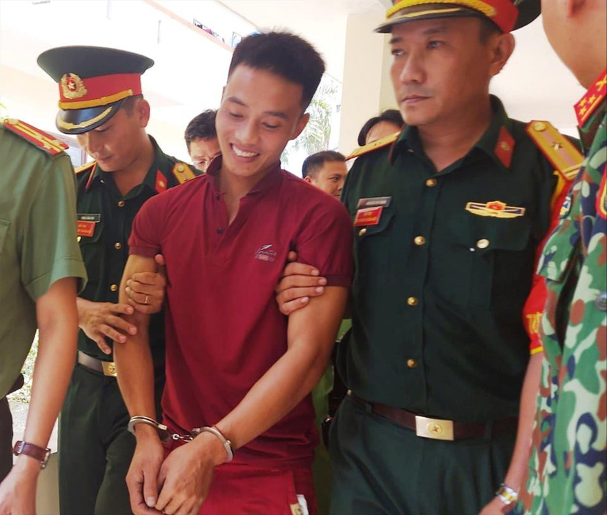 Dẫn giải Triệu Quân Sự​về trại tạm giam Quân khu V 