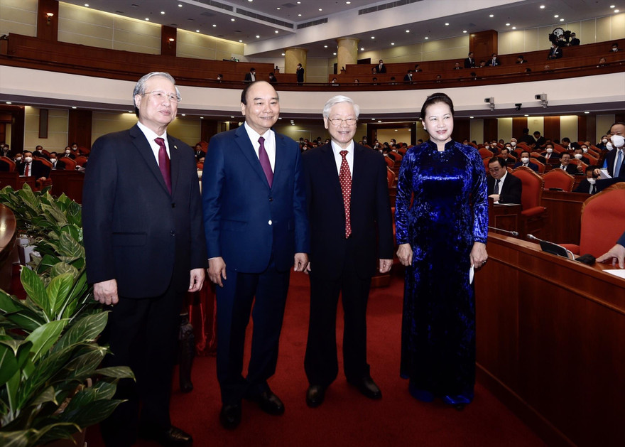Tổng Bí thư, Chủ tịch nước Nguyễn Phú Trọng; Thủ tướng Nguyễn Xuân Phúc; Chủ tịch Quốc hội Nguyễn Thị Kim Ngân và Thường trực Ban Bí thư Trần Quốc Vượng tại Hội nghị Trung ương lần thứ 14