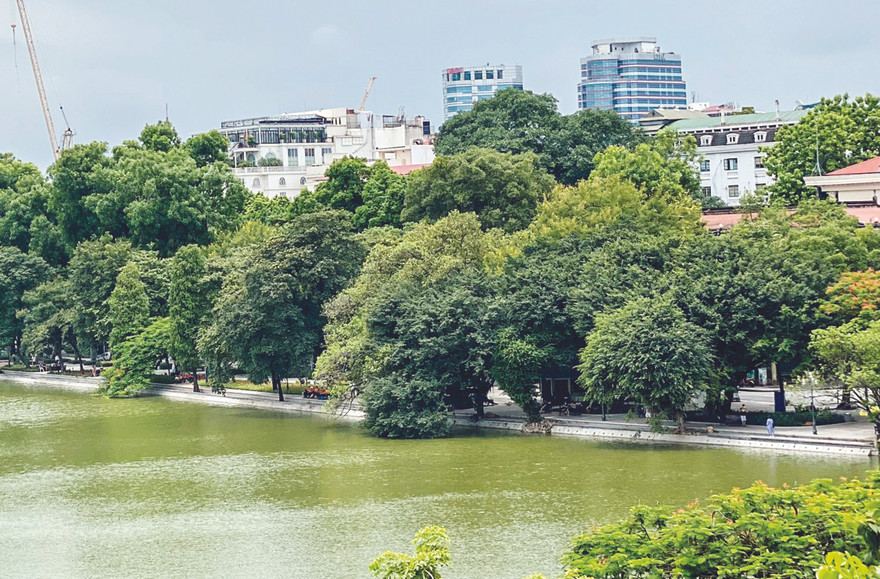 Dự án cải tạo và chỉnh trang hồ Hoàn Kiếm được các chuyên gia trong nước, quốc tế đánh giá cao khi vẫn giữ được những “đặc sản” nổi trội của hồ Hoàn Kiếm đã có hàng trăm năm trước Ảnh: Duy Phạm