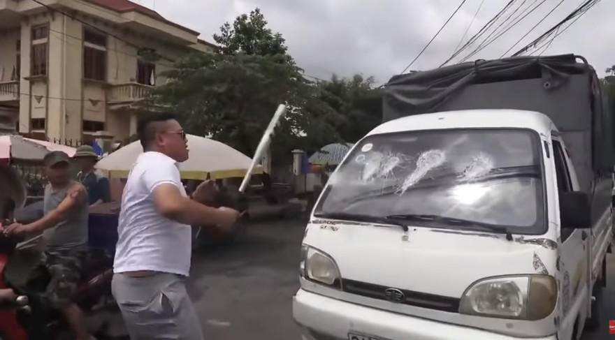 YouTube T.Cá Chép sặc mùi “giang hồ” nhưng đã thu hút hàng triệu lượt theo dõi dù mới ra mắt 