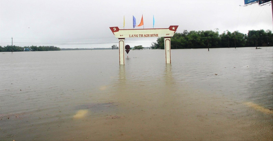 Nhiều ngôi làng ở Quảng Nam ngập chìm trong nước 