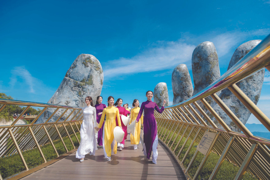 Cầu Vàng - một trong những cây cầu đẹp nhất thế giới 