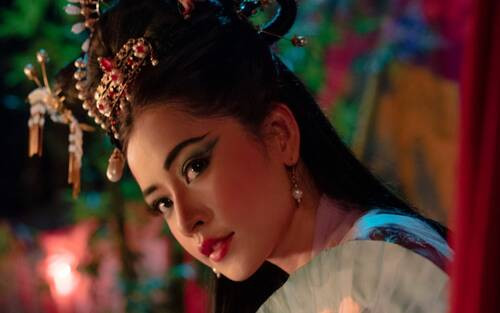 Cô Ba Trà (Chi Pu đóng) 